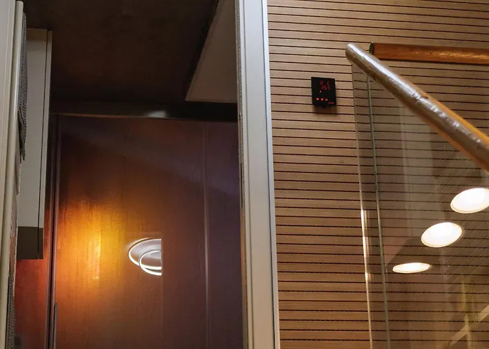 Haven Loft - Private Spa, Parking & Jacuzzi