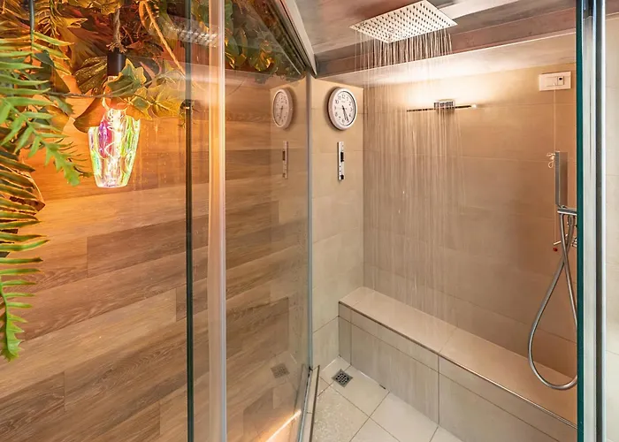Haven Loft - Private Spa, Parking & Jacuzzi Апартаменты *