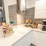Haven Loft - Private Spa, Parking & Jacuzzi Lägenhet *