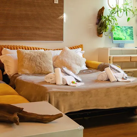 Haven Loft - Private Spa, Parking & Jacuzzi