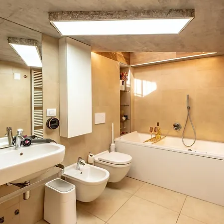 Haven Loft - Private Spa, Parking & Jacuzzi Lejlighed