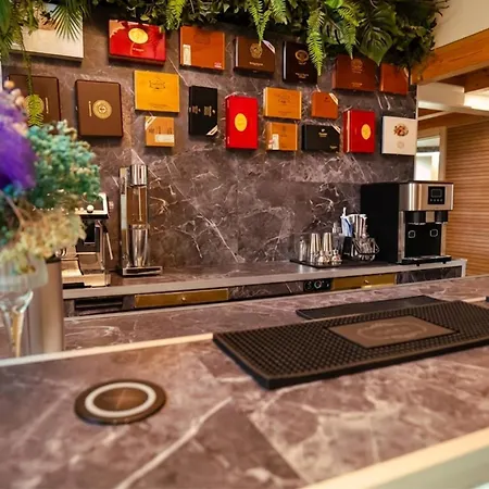 Haven Loft - Private Spa, Parking & Jacuzzi Como