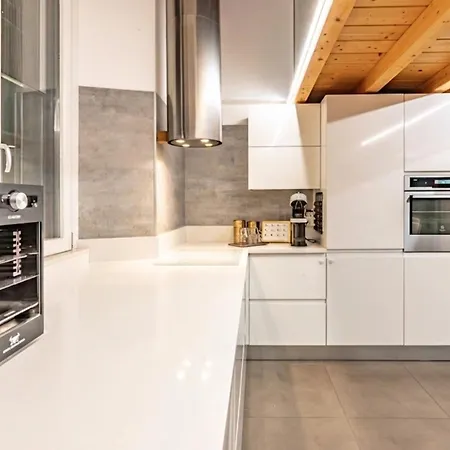 Apartamento Haven Loft - Private Spa, Parking & Jacuzzi Como