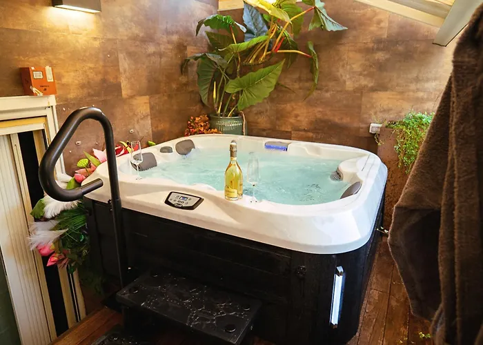 Luxe & Haven - Jacuzzi, Sauna, Steam, Private Parking アパート コモ