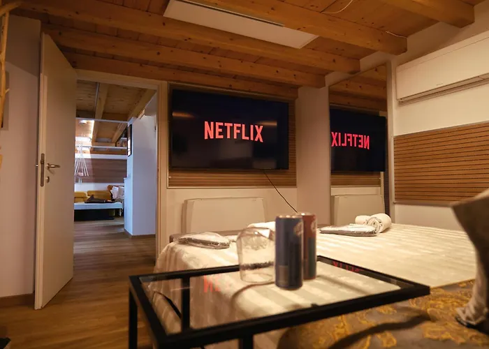 Luxe & Haven - Jacuzzi, Sauna, Steam, Private Parking アパート コモ