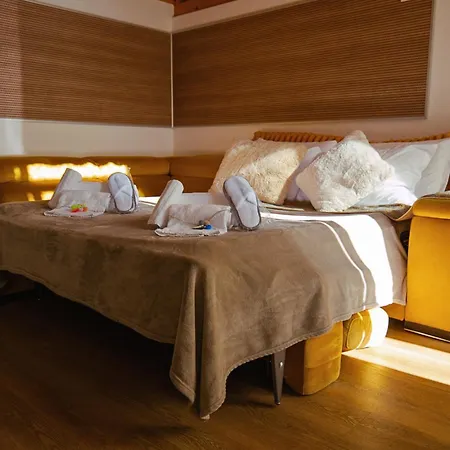 Haven Loft - Private Spa, Parking & Jacuzzi Como