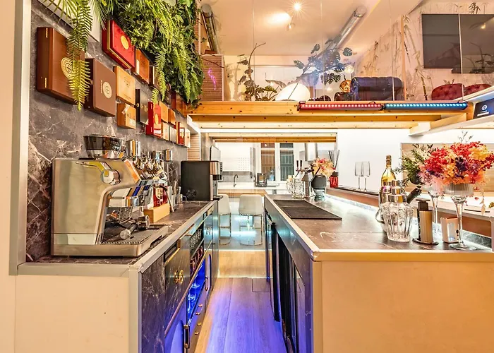 Haven Loft - Private Spa, Parking & Jacuzzi