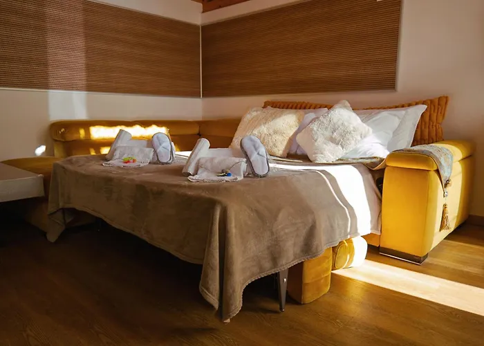 Haven Loft - Private Spa, Parking & Jacuzzi Como