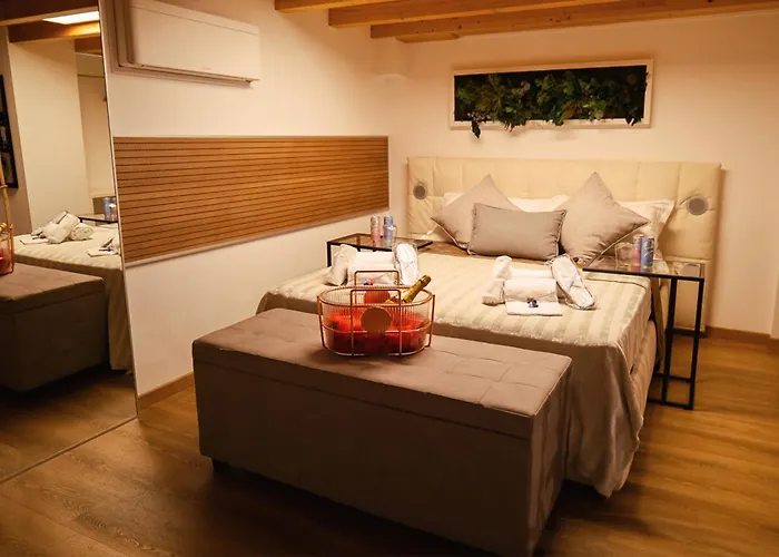 Apartman Haven Loft - Private Spa, Parking & Jacuzzi Como