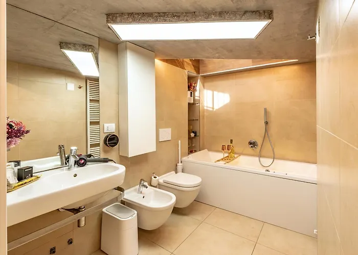 Haven Loft - Private Spa, Parking & Jacuzzi Apartman