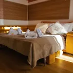 Haven Loft - Private Spa, Parking & Jacuzzi Como